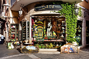 Shopping street, Corso Umberto, Taormina, Sicily, Italy