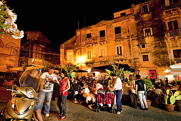 Nightlife, Piazetta San Rocco, Ortigia, Syracuse, Sicily, Italy