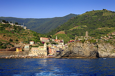 View from the sea to Vernazza, boat trip along the coastline, Cinque Terre, Liguria, Italian Riviera, Italy, Europe