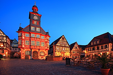 Illuminated market square with town hall and market fountain, Heppenheim, Hessische Bergstrasse, Hesse, Germany