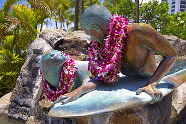 Fountain with surfer statue, Makua and Kila, Waikiki Beach, Honolulu, Oahu, Island, Hawaii, USA, America