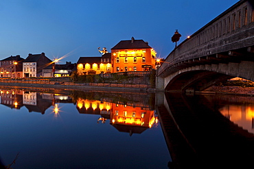 Tynen's Bridge at night, River Nore, Kilkenny, County Kilkenny, Ireland