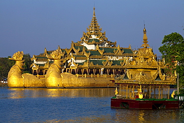 Golden Karaweik Barge, Floating Restaurant on the Kandawgyi Lake, Rangon, Myanmar, Birma, Asia