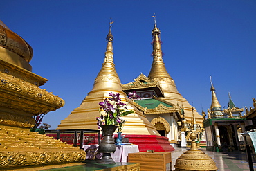 Buddhistic Kyaik Thanlan Pagoda, Golden Stupa, Mawlamyaing, Mon State, Myanmar, Birma, Asia