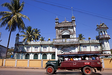 Old bus in front of a mosque in Mawlamyaing, Mon State, Myanmar, Birma, Asia