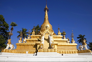 Golden Stupa of the buddhistic Aung Theikdi Pagoda under blue sky, Mawlamyaing, Mon State, Myanmar, Birma, Asia