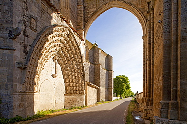 Ruins of monasty San Anton, near Castrojeriz, Camino Frances, Way of St. James, Camino de Santiago, pilgrims way, UNESCO World Heritage, European Cultural Route, province of Burgos, Old Castile, Castile-Leon, Castilla y Leon, Northern Spain, Spain, Europe