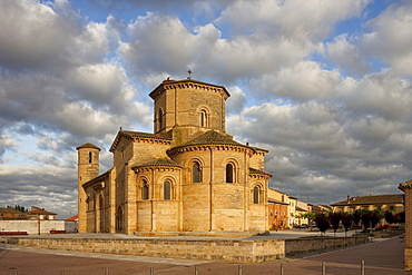 Romanic church San Martin from the 11th century, Fromista, Iglesia San Martin, Camino Frances, Way of St. James, Camino de Santiago, pilgrims way, UNESCO World Heritage, European Cultural Route, province of Palencia, Old Castile, Catile-Leon, Castilla y Leon, Northern Spain, Spain, Europe