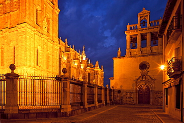 Astorga cathedral at night, Camino Frances, Way of St. James, Camino de Santiago, pilgrims way, UNESCO World Heritage, European Cultural Route, Astorga, province of Leon, Old Castile, Castile-Leon, Castilla y Leon, Northern Spain, Spain, Europe