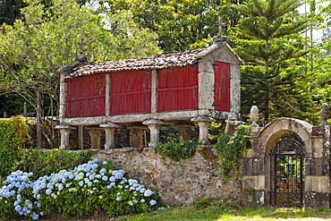 Granary storehouse, Horreo, Serra de Outes, near Fisterra, Way of St. James, Camino de Santiago, pilgrims way, UNESCO World Heritage, European Cultural Route, province of La Coruna, Galicia, Northern Spain, Spain, Europe