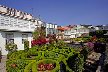 Houses and gardens in Corcubion, Camino Frances, Way of St. James, Camino de Santiago, pilgrims way, UNESCO World Heritage, European Cultural Route, province of La Coruna, Galicia, Northern Spain, Spain, Europe