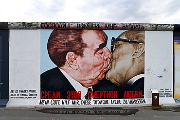 The East Side Gallery along Muehlenstrasse, the longest preserved piece of Berlin Wall, with 1.3 kilometres length the longest open air gallery of the world, Berlin Wall Trail, Friedrichshain, Berlin, Germay, Europe