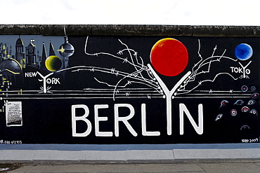 The East Side Gallery along Muehlenstrasse, the longest preserved piece of Berlin Wall, with 1.3 kilometres length the longest open air gallery of the world, Berlin Wall Trail, Friedrichshain, Berlin, Germay, Europe