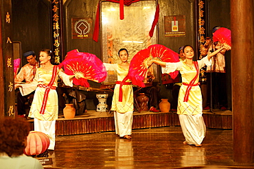 Traditional performance, handicraft workshop, Hoi An, Annam, Vietnam