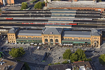 Aerial photograph of Hanover main railway station and square and pedestrian mall, Lower Saxony, Germany