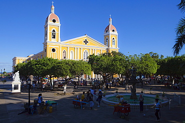 Parque Central park and Granada Cathedral, Granada, Granada, Nicaragua, Central America, America