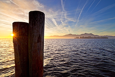 Morning mood in Gstadt with a view on Fraueninsel, Chiemsee, Chiemgau, Upper Bavaria, Bavaria, Germany