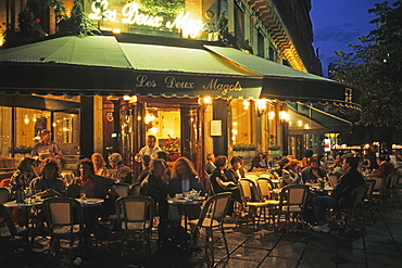 CafâˆšÃ‰Â¬Â© in the evening light, Les Deux Magots, waiter serving drinks, Boulevard Saint Germain, 6e Arrondissement Paris, France