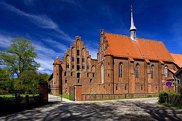 Wienhausen Convent under blue sky, former Cistercian nunnery is today an evangelical abbey, Wienhausen, Lower Saxony, Germany, Europe