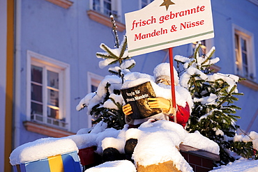 Snow covered Santa Claus reading in recipe book, Christmas market Rosenheim, Rosenheim, Upper Bavaria, Bavaria, Germany, Europe