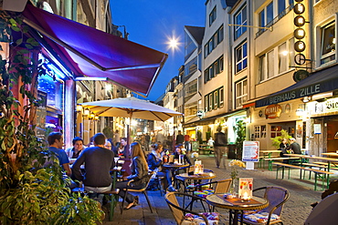 People at street cafe in the evening, old town, Duesseldorf, Duesseldorf, North Rhine-Westphalia, Germany, Europe