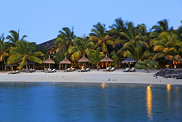 Beach of Beachcomber Hotel Paradis &amp; Golf Club in the evening, Mauritius, Africa