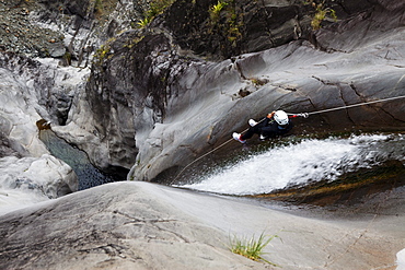 People canyoning at Canyon du Fleur Jaune bei Cilaos, La Reunion, Indian Ocean