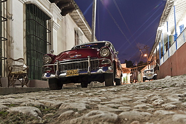 Oldtimer, Street with cobblestone, Trinidad, Cuba, Greater Antilles, Antilles, Carribean, West Indies, Central America, North America, America