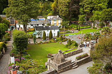 Botanical gardens in village of Portmeirion, founded by Welsh architekt Sir Clough Williams-Ellis in 1926, Portmeirion, Wales, UK