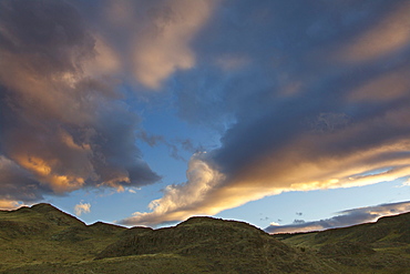 Evening light, hills near El Chalten, Los Glaciares National Park, Patagonia, Argentina