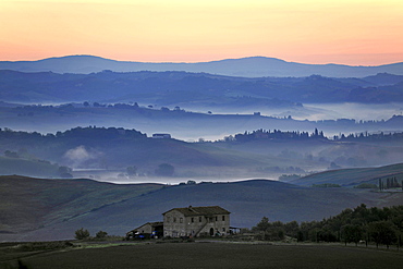 Homestead and hilly landscape at sunrise, Crete, Tuscany, Italy, Europe