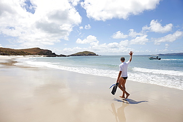 Tourist with snorkelling gear on Middle Island beach, Island next to Great Keppel Island, Great Barrier Reef Marine Park, UNESCO World Heritage Site, Queensland, Australia