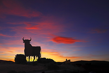 Toro de Osborne, Osborne bull near Valdepenas, La Mancha, Castile, Spain