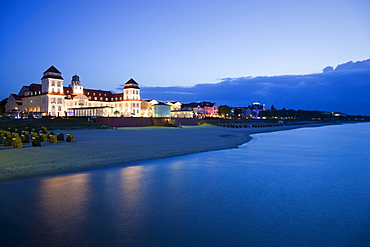 View over the beach towards the Spa Hotel in the evening, Binz seaside resort, Ruegen island, Baltic Sea, Mecklenburg-West Pomerania, Germany