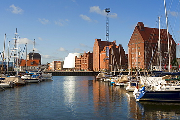 Ozeaneum, warehouses and sailing boats in the harbour, Stralsund, Baltic Sea, Mecklenburg-West Pomerania, Germany