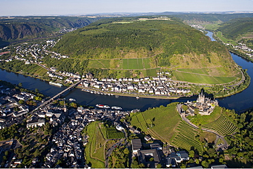 Aerial view of the town of Cochem with Cochem castle at the Moselle river, Eifel, Rhineland Palatinate, Gemany, Europe