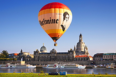 Balloons rising from the Elbe riverbank, Bruehlsche Terrasse and Frauenkirche in the background, Dresden, Saxonia, Germany, Europe