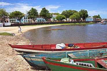 Fishing boats on the beach and historical houses in the backgroud, Canavieiras, Cacao Coast, State of Bahia, Brazil, South America, America