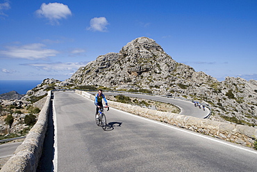 Cyclists on Sa Calobra Mountain Road, Near Cala de Sa Calobra, Mallorca, Balearic Islands, Spain