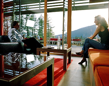 Couple in piazza lounge, Vigilius Mountain Resort, Vigiljoch, Lana, Trentino-Alto Adige/Suedtirol, Italy