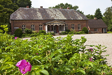 Frisian country house in the village Unewatt, commune Langballig, county Schleswig-Flensburg, federal state of Schleswig-Holstein, Baltic Sea, Germany, Europe