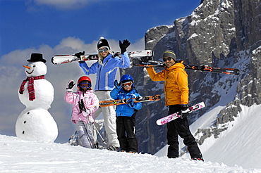 Waving family with skiing equipment, Alto Adige, South Tyrol, Italy, Europe