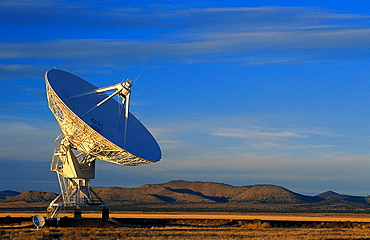 Radio telescope, satellite dish part of the radio astronomy observatory, Very Large Array, Plains of San Agustin, Socorro, New Mexico, USA