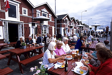 People enjoying Rejer shrimps and beer, Skagen Fiskerestaurant, Fish restaurant, Skagen, Northern Jutland, Denmark