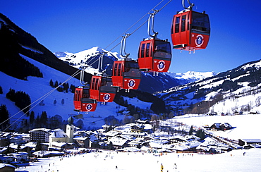 Cable car in front of snowy landscape, Kohlmaisbahn, Saalbach, Salzburger Land, Austria, Europe