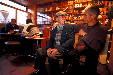 Old men at a pub, Kilorglin, Ring of Kerry, County Kerry, Ireland, Europe