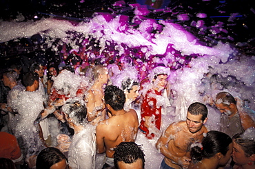 People at a foam party at the Disco Kadoc, Vilamoura, Albufeira, Algarve, Portugal, Europa