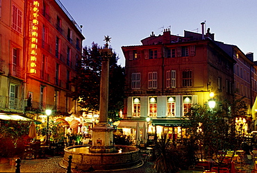 Fountain and buildings in the evening, Place de Augustins, Aix-en-Provence, Provence, France, Europe