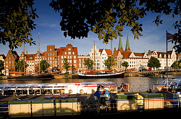 Holstenhafen at the Untertrave with St. Mary's church, Luebeck, Schleswig Holstein, Germany, Europe