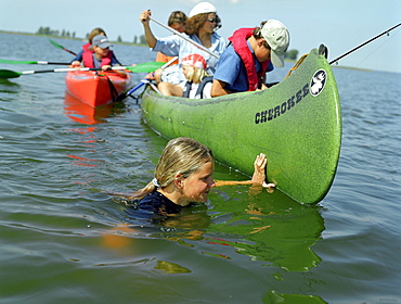 Conoe tour with children on Prerowstrom, Grabow, Fischland-Darss-Zingst, Mecklenburg-Western Pomerania, Germany